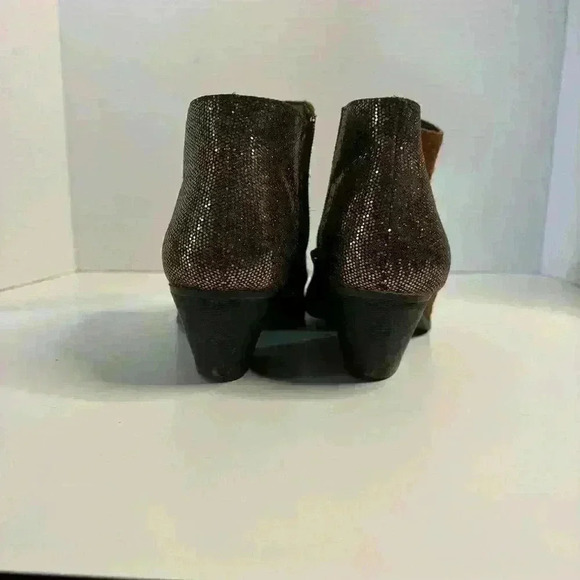 BC Footwear Women's Eager Beaver Bootie Brown Metallic Back Size 7 - Picture 2 of 10